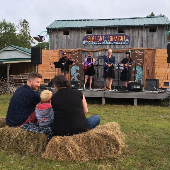 Meet your Posher, Amanda - Picture 1 of 1